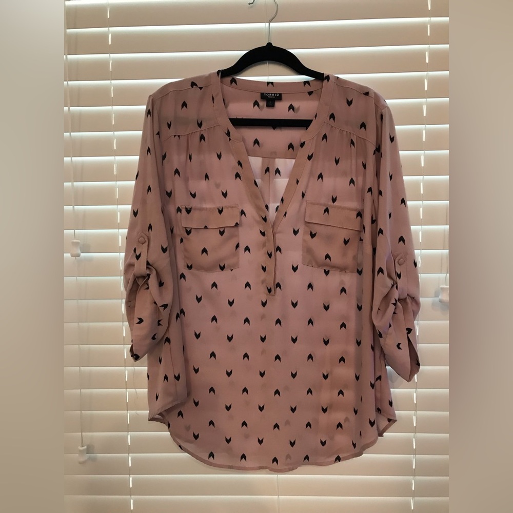 Torrid dress blouse - pale pink and black - size 1